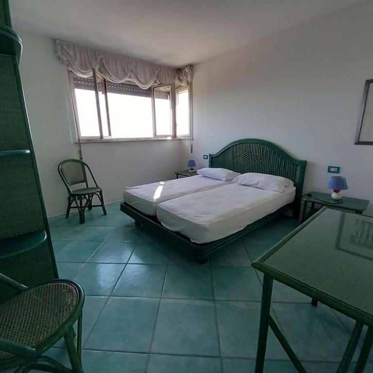 Sea view with 3 bedrooms and 2 bathrooms - Three-Bedroom Apartment - 15