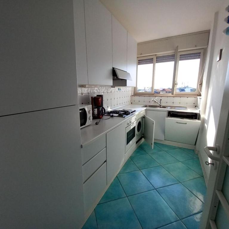 Sea view with 3 bedrooms and 2 bathrooms - Three-Bedroom Apartment - 19