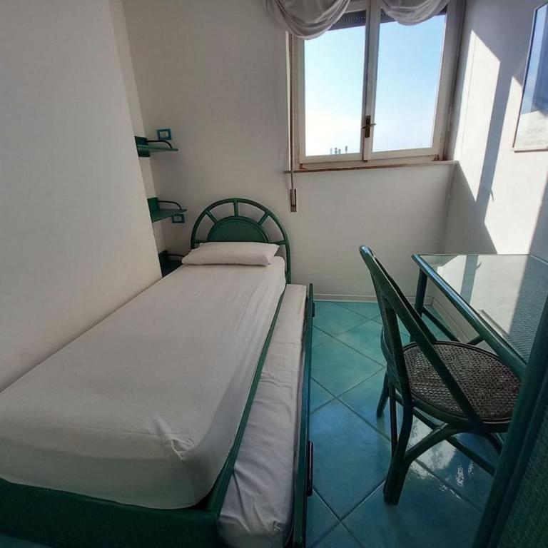 Sea view with 3 bedrooms and 2 bathrooms - Three-Bedroom Apartment - 20