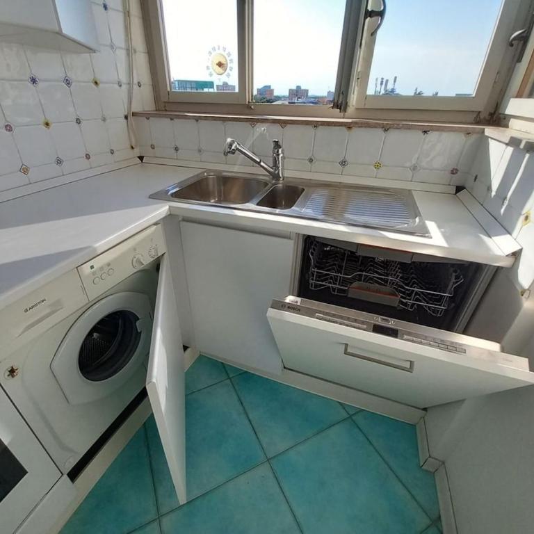 Sea view with 3 bedrooms and 2 bathrooms - Three-Bedroom Apartment - 24