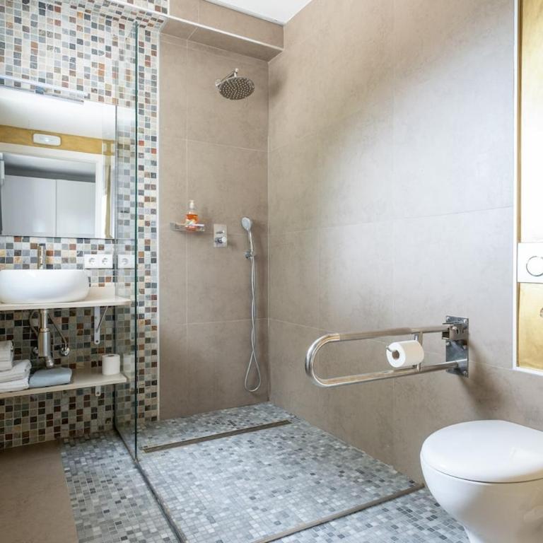 Top Villa on frontline of the Mediterranean - Villa - 12