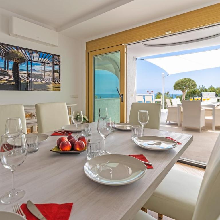 Top Villa on frontline of the Mediterranean - Villa - 50