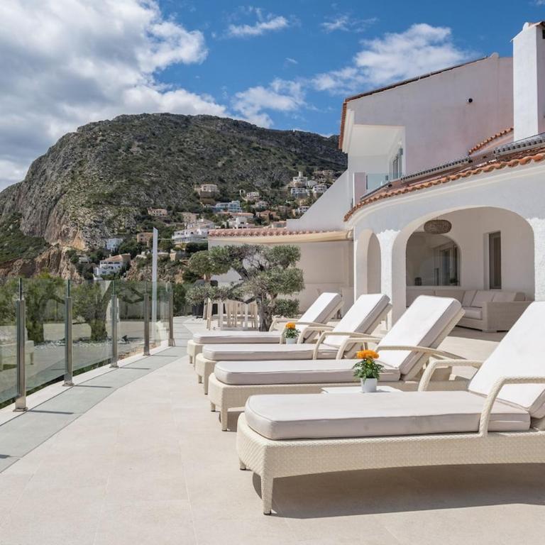 Top Villa on frontline of the Mediterranean - Villa - 92