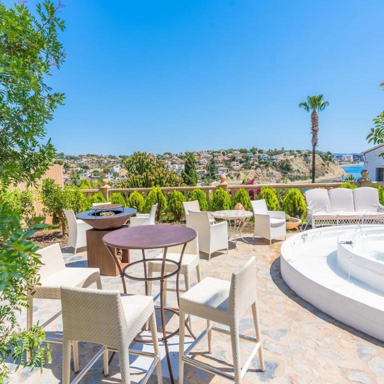 Top Villa on frontline of the Mediterranean - Villa - 100