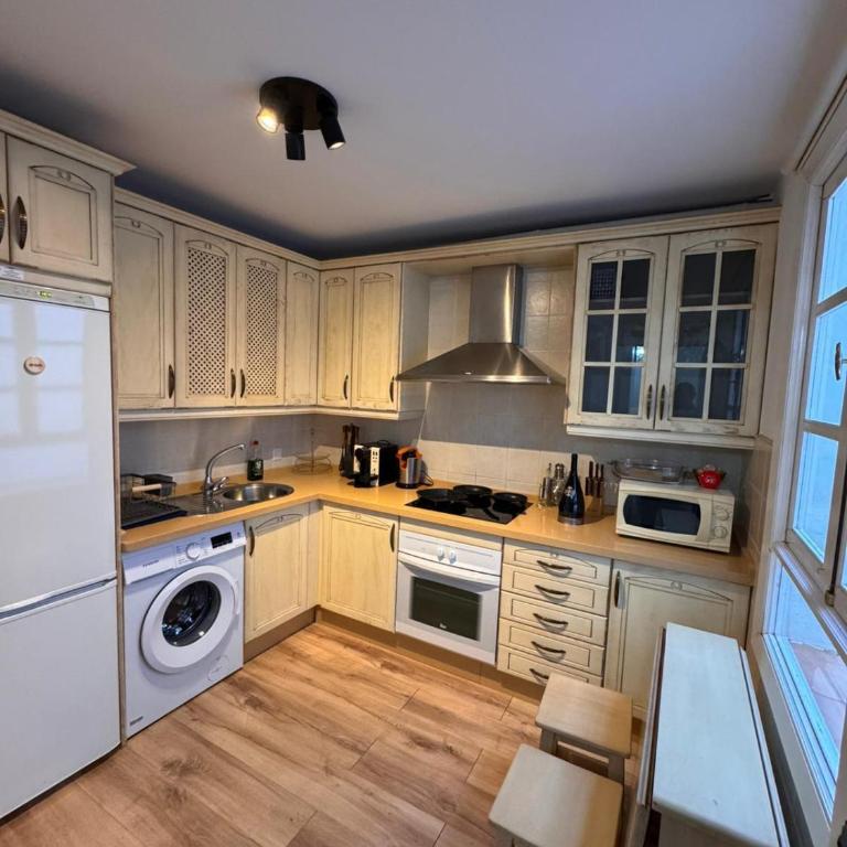 Piso Frontal a Catedral - Two-Bedroom Apartment - 9
