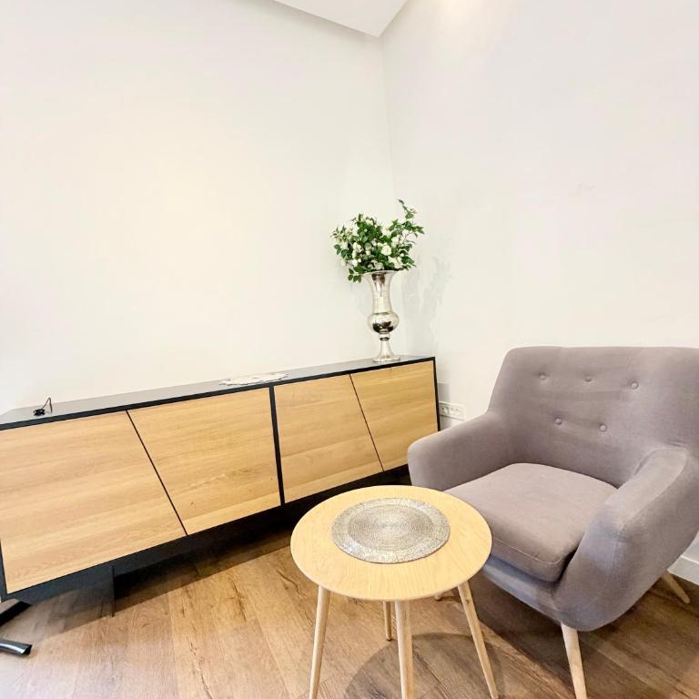 Ferhadija Central Apartment - Appartement 4 Chambres avec Balcon - 30