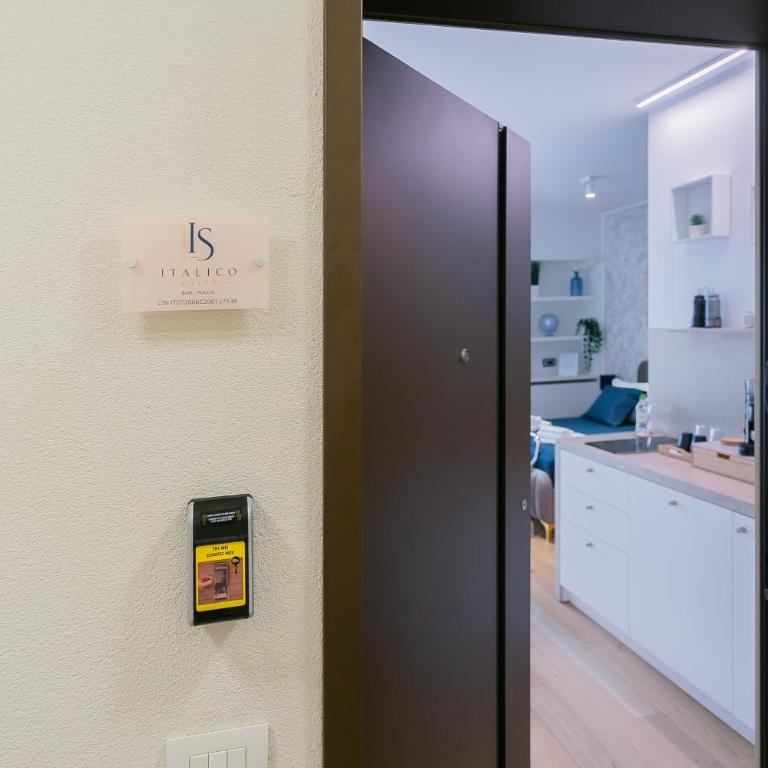 NEW - 3 min from Central Station - Private Balcony - Italico Suite - One-Bedroom Apartment - 25