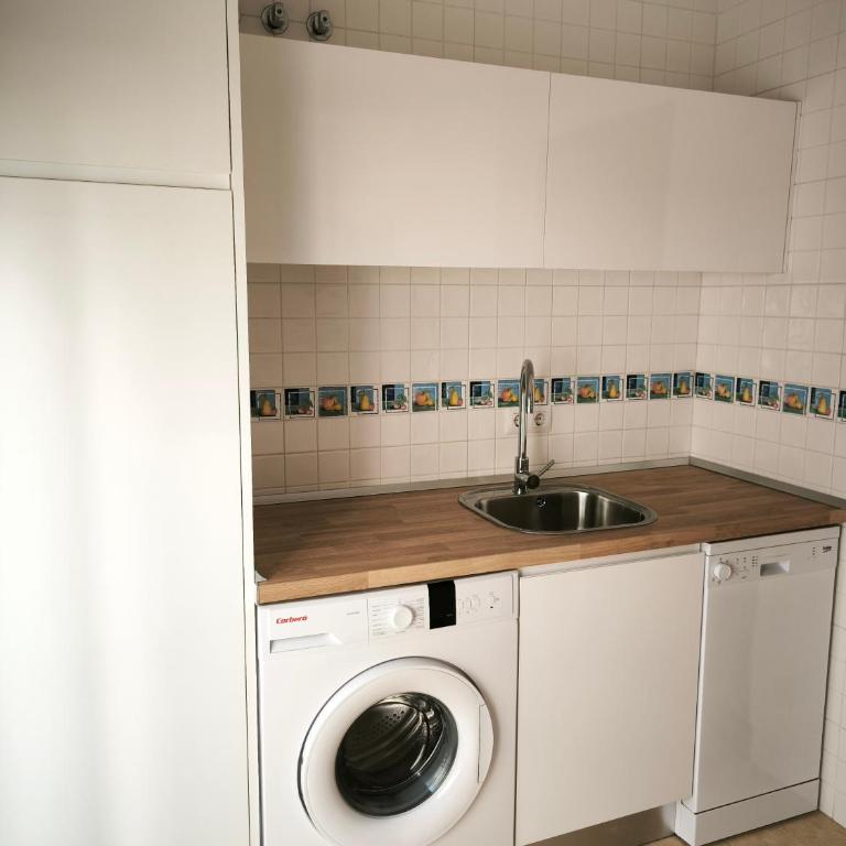 Apartamentos Ramón y Cajal, 23 - Apartamento de 2 dormitorios con balcón - 4