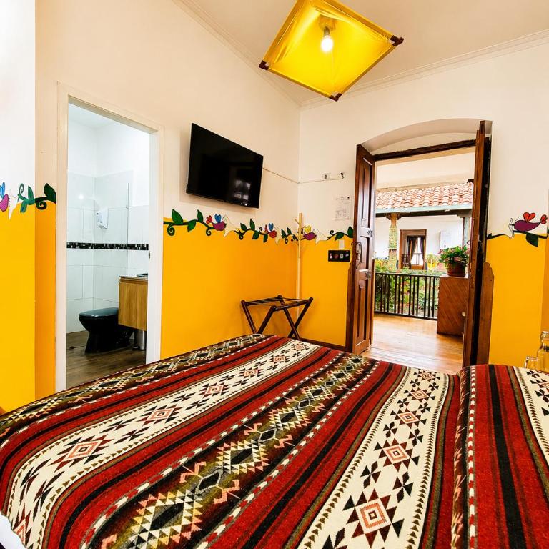 Hostal Riviera Sucre - Habitación doble Colonial - 6