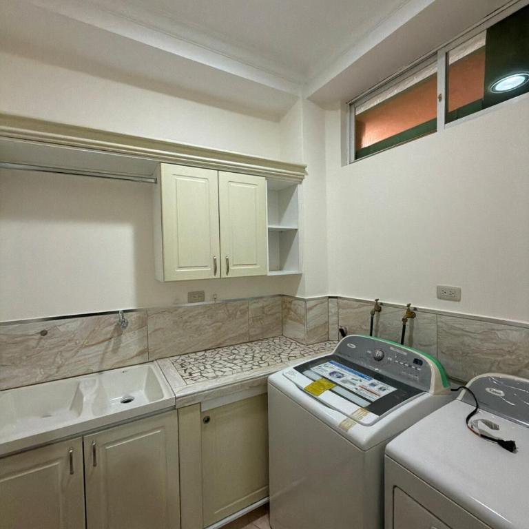 Comfortable apartment in Guayaquil with a pool - Apartamento de 3 dormitorios - 2