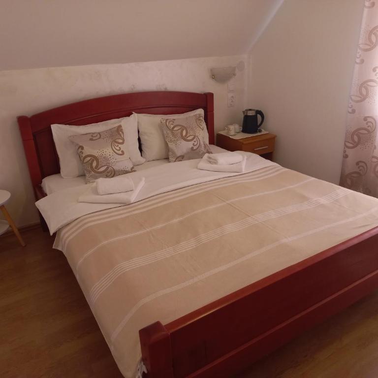 Apartmani Sobe Šljivančanin - Dvokrevetna Soba sa Bračnim Krevetom i Zajedničkim Kupatilom - 22