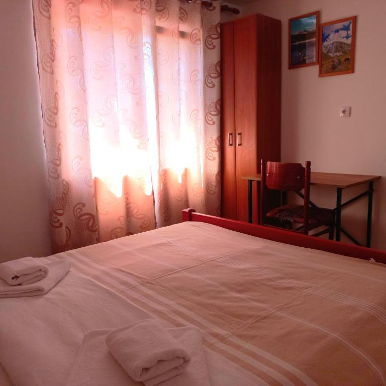 Apartmani Sobe Šljivančanin - Dvokrevetna Soba sa Bračnim Krevetom i Zajedničkim Kupatilom - 6