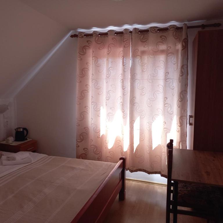 Apartmani Sobe Šljivančanin - Dvokrevetna Soba sa Bračnim Krevetom i Zajedničkim Kupatilom - 23