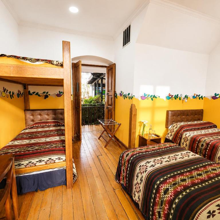 Hostal Riviera Sucre - Habitación Familiar con baño privado - 7