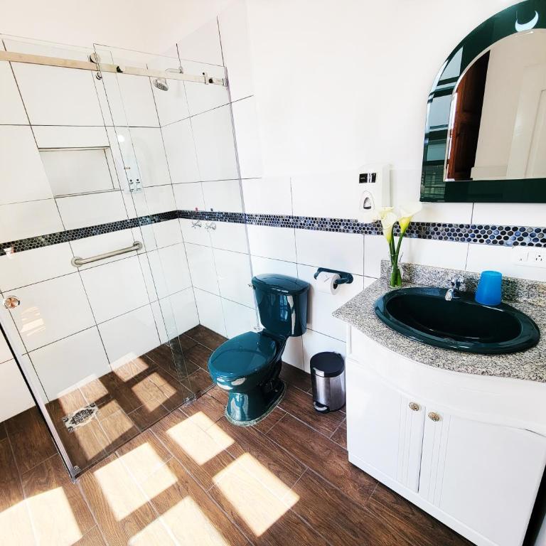 Hostal Riviera Sucre - Habitación Familiar con baño privado - 8