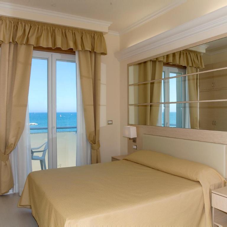 Hotel Caesar Paladium - Camera Superior Matrimoniale/Doppia con Letti Singoli con Vista Mare - 4