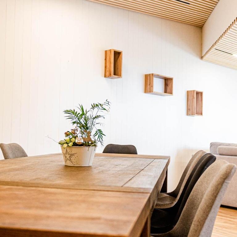 Alpine Family Retreat, Sleeps 10 - Apartment - 28