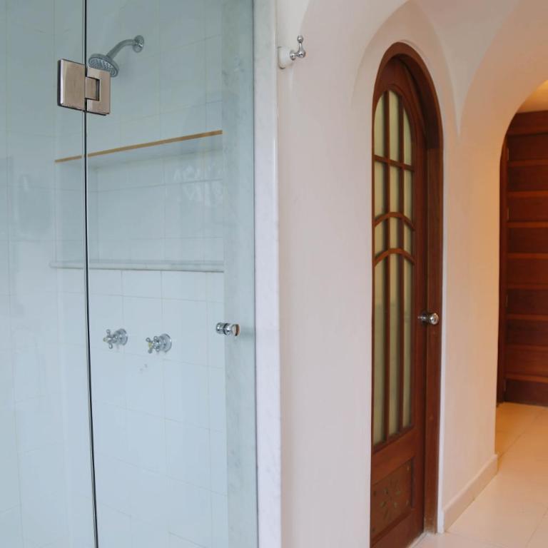 Casa Del Mar Cancun - Oceanfront Boutique Suites - Suite con cama extragrande y vistas al mar - 3