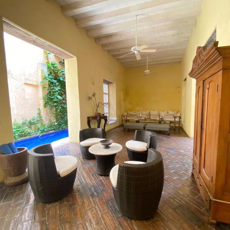Villa de 6 habitaciones en el casco antiguo con piscina y vistas al mar - Vacation Home - 12