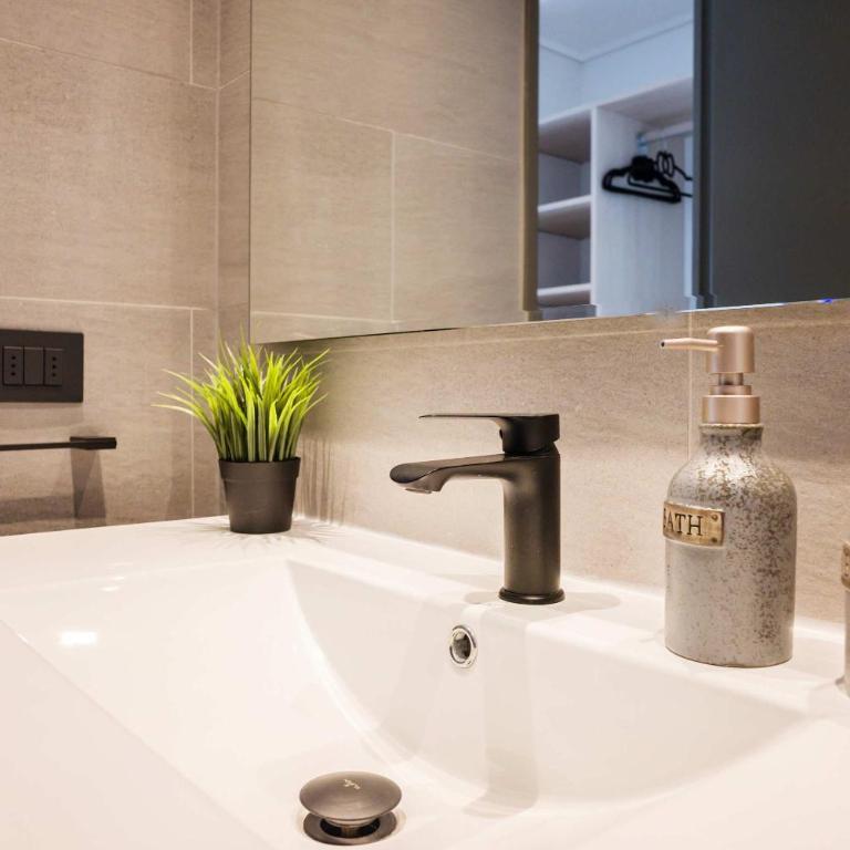 Sleek 1BR1BA Apt Urban Oasis for 3 in Las Condes - Apartamento - 30
