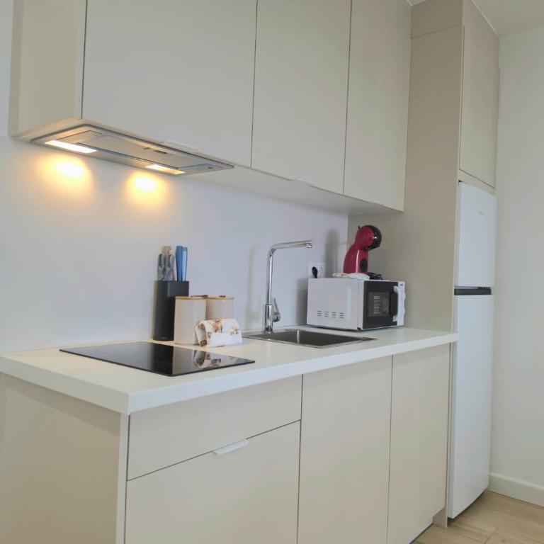 BENYA - Renovated Studio with Pool and AC - Lift, Quiet Area of Playamar - Estudio - 13