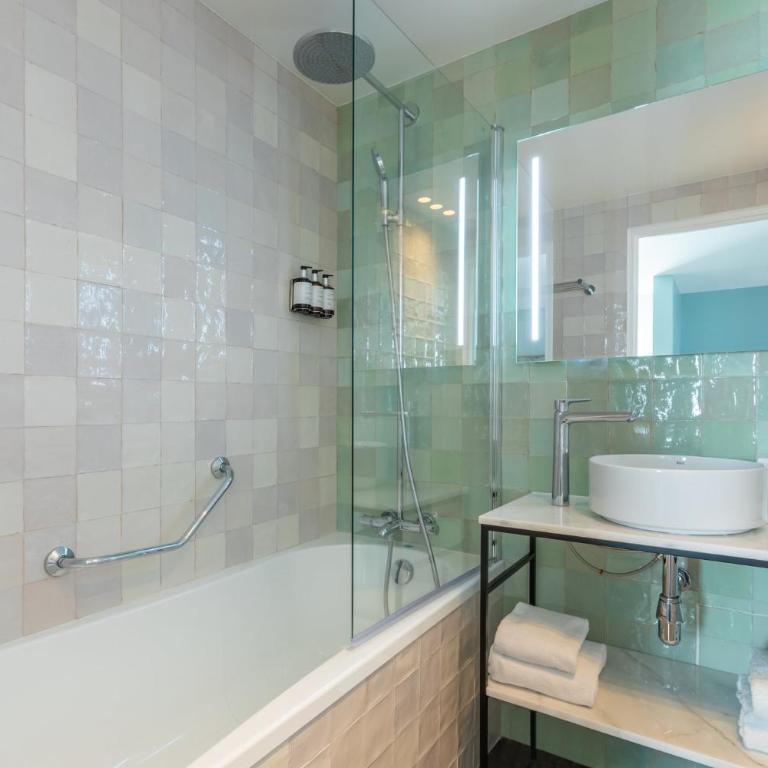 voco Paris Montparnasse by IHG - Grande Chambre Lit King-Size avec Balcon et Canapé-Lit Simple - 5