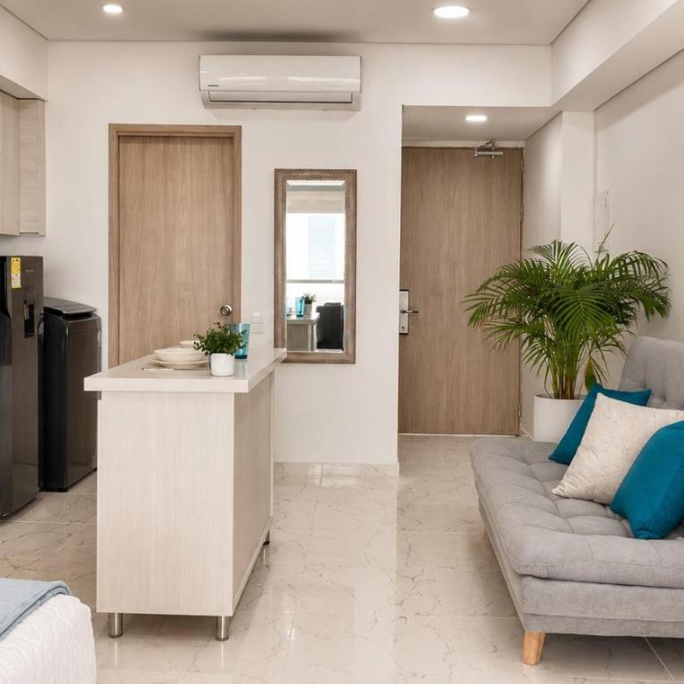 CB726 | Suite moderna frente al mar con balcón y cocina con isla - Queen Studio - 19