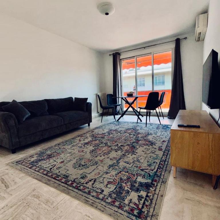 Appartement trois pièces spacieux à Cannes - Two-Bedroom Apartment - 1