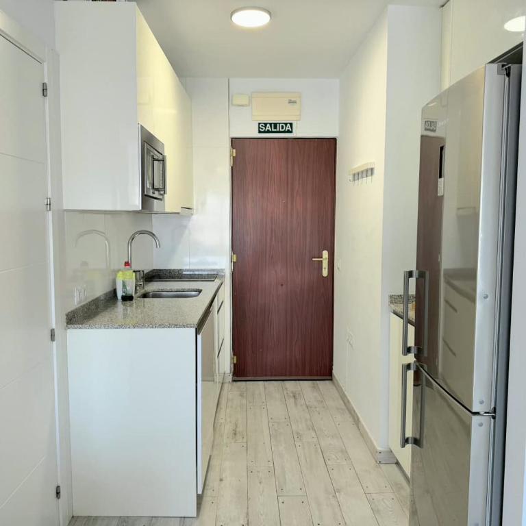 VER61 - Design Studio with Sea Views and Pool - 6th Floor, AC, Lift - Monolocale - 10