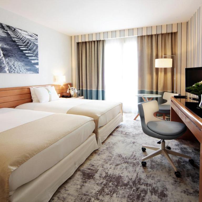 Holiday Inn Nice - Port St Laurent by IHG - Chambre Double Standard avec 2 Lits Doubles - Vue sur Ville - 13