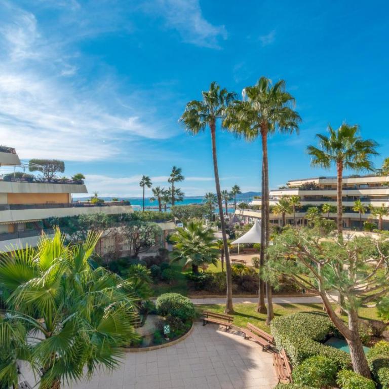 Holiday Inn Nice - Port St Laurent by IHG - Chambre Double Premium avec Balcon - Vue sur Mer - 5