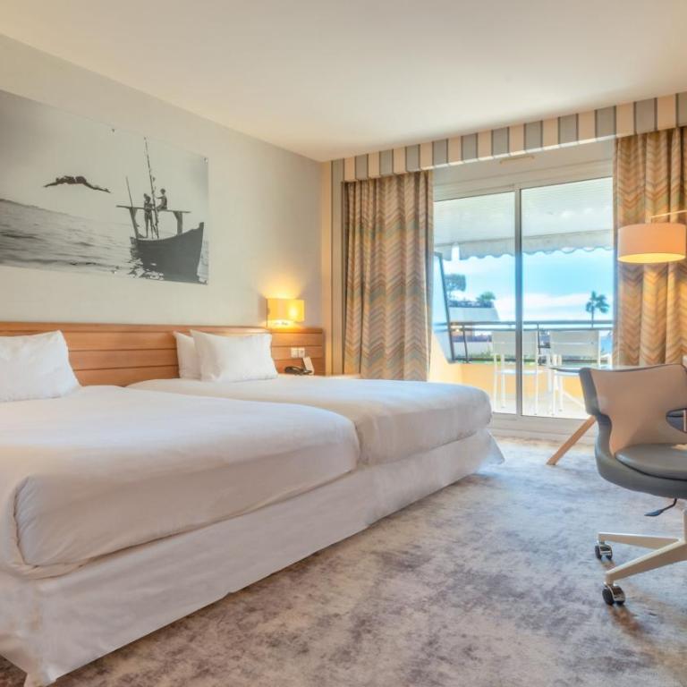 Holiday Inn Nice - Port St Laurent by IHG - Chambre Double Premium avec 2 Lits Doubles et Balcon - Vue sur Mer - 11
