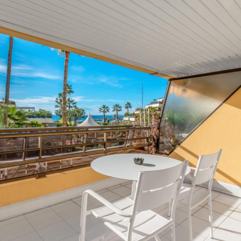 Holiday Inn Nice - Port St Laurent by IHG - Chambre Double Premium avec Balcon - Vue sur Jardin - 8