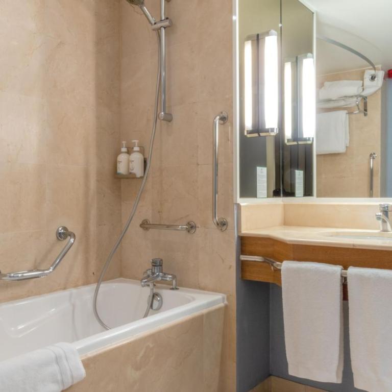 Holiday Inn Nice - Port St Laurent by IHG - Chambre Double Standard avec Balcon - 8