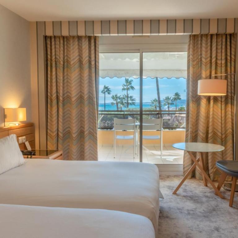 Holiday Inn Nice - Port St Laurent by IHG - Chambre Double Premium avec 2 Lits Doubles et Balcon - Vue sur Mer - 12