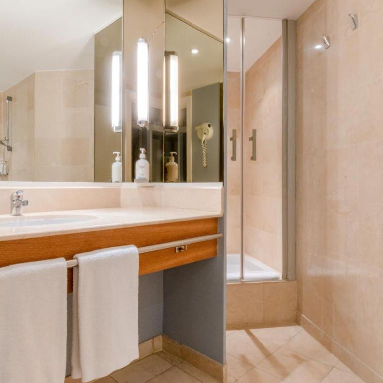 Holiday Inn Nice - Port St Laurent by IHG - Chambre Double Standard avec Balcon - 9