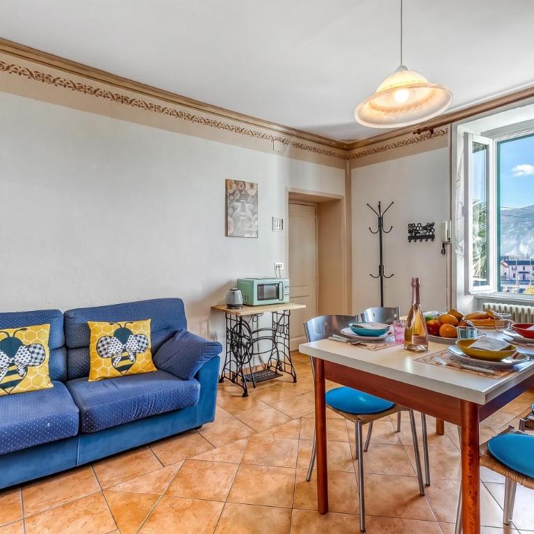 Bee Apartment: Luino Lakeside with Outdoor Dining - Happy Rentals - Apartamento con balcón - 1