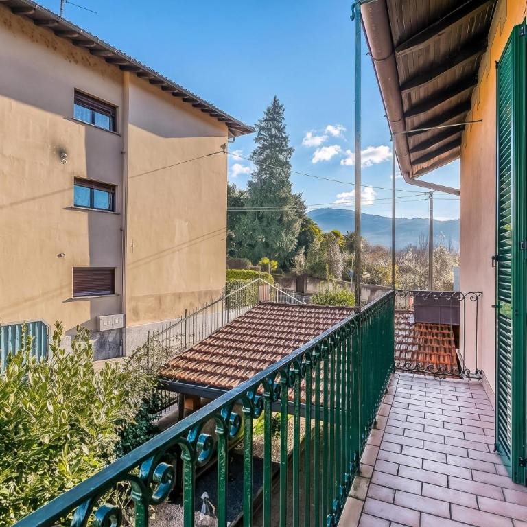 Bee Apartment: Luino Lakeside with Outdoor Dining - Happy Rentals - Apartamento con balcón - 9