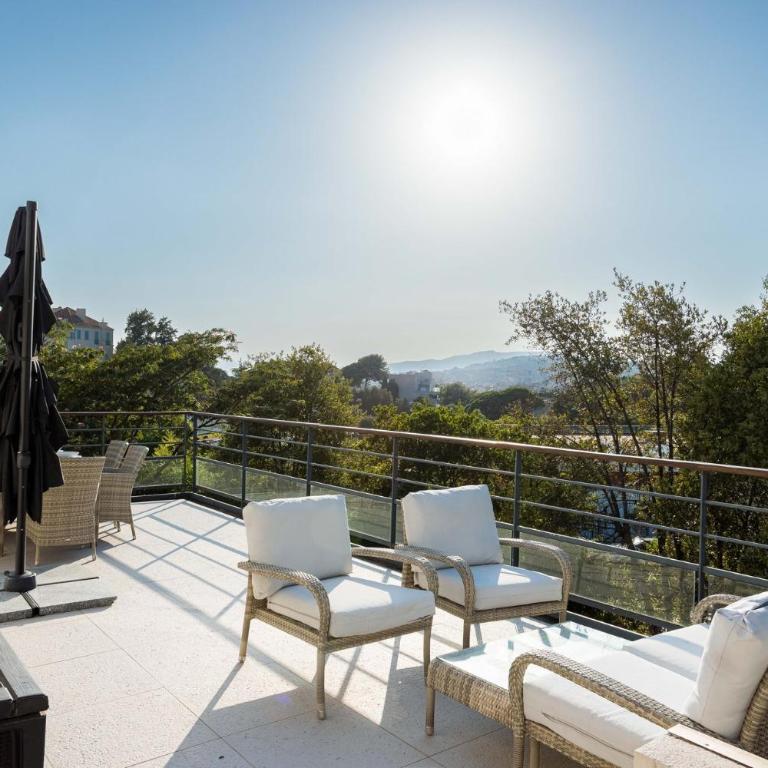 Terrasses de Montfleury - Spacieux, 2 terrasses, parking privé, piscine, 15 min du Palais et Plages - Appartement avec Terrasse - 10