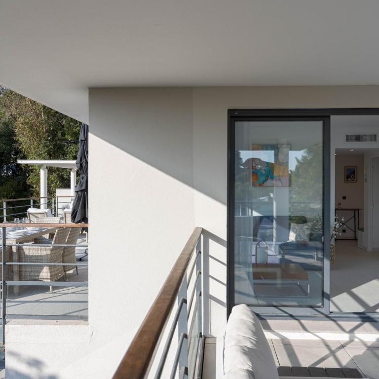 Terrasses de Montfleury - Spacieux, 2 terrasses, parking privé, piscine, 15 min du Palais et Plages - Appartement avec Terrasse - 18