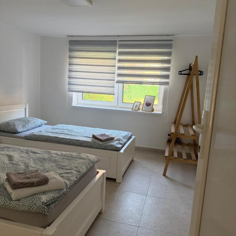 Pension Luke Visoko - Chambre Double - Vue sur Jardin - 1