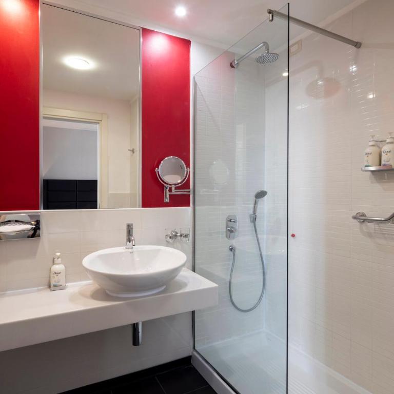 Holiday Inn Genoa City by IHG - Camera Standard - 4