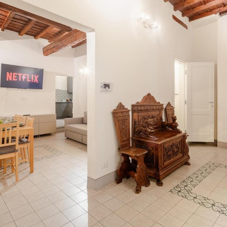 Apt in Storic Center with 10Min Walk to Duomo & Uffizi with 3BDR - Three-Bedroom Apartment - 30