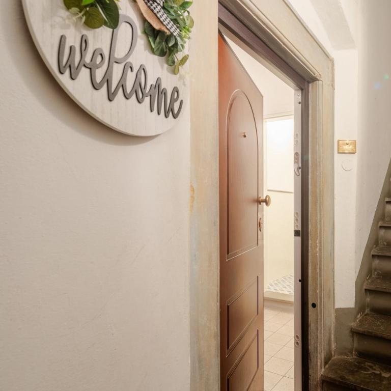 Apt in Storic Center with 10Min Walk to Duomo & Uffizi with 3BDR - Three-Bedroom Apartment - 33