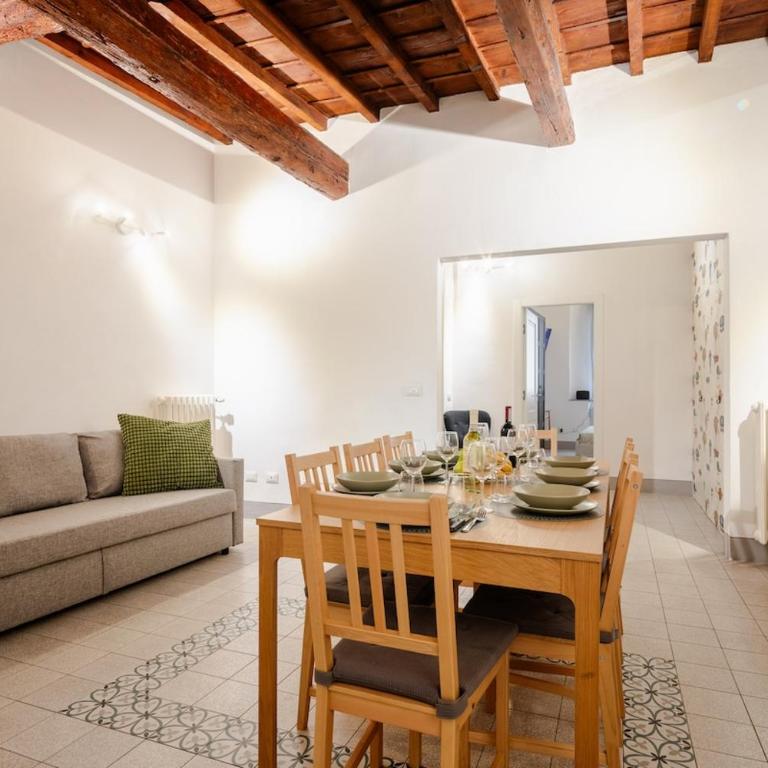 Apt in Storic Center with 10Min Walk to Duomo & Uffizi with 3BDR - Three-Bedroom Apartment - 15