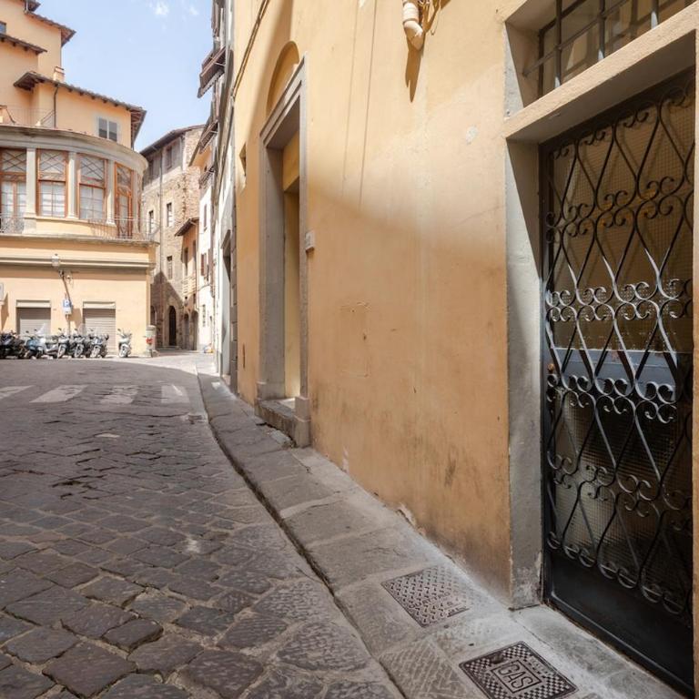 Apt in Storic Center with 10Min Walk to Duomo & Uffizi with 3BDR - Three-Bedroom Apartment - 36