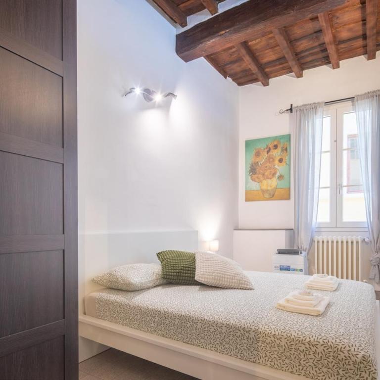 Apt in Storic Center with 10Min Walk to Duomo & Uffizi with 3BDR - Three-Bedroom Apartment - 8