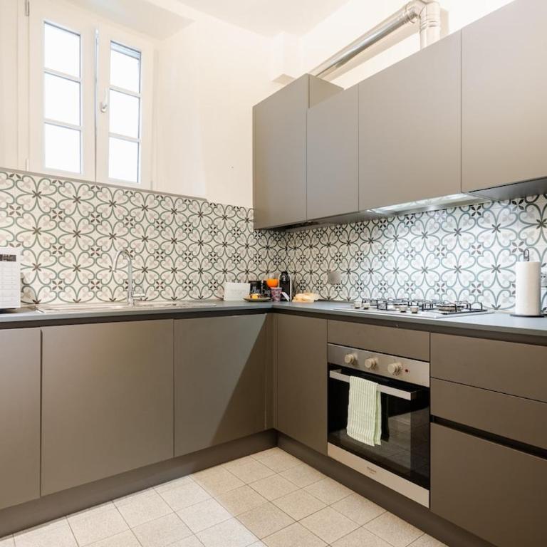 Apt in Storic Center with 10Min Walk to Duomo & Uffizi with 3BDR - Three-Bedroom Apartment - 20