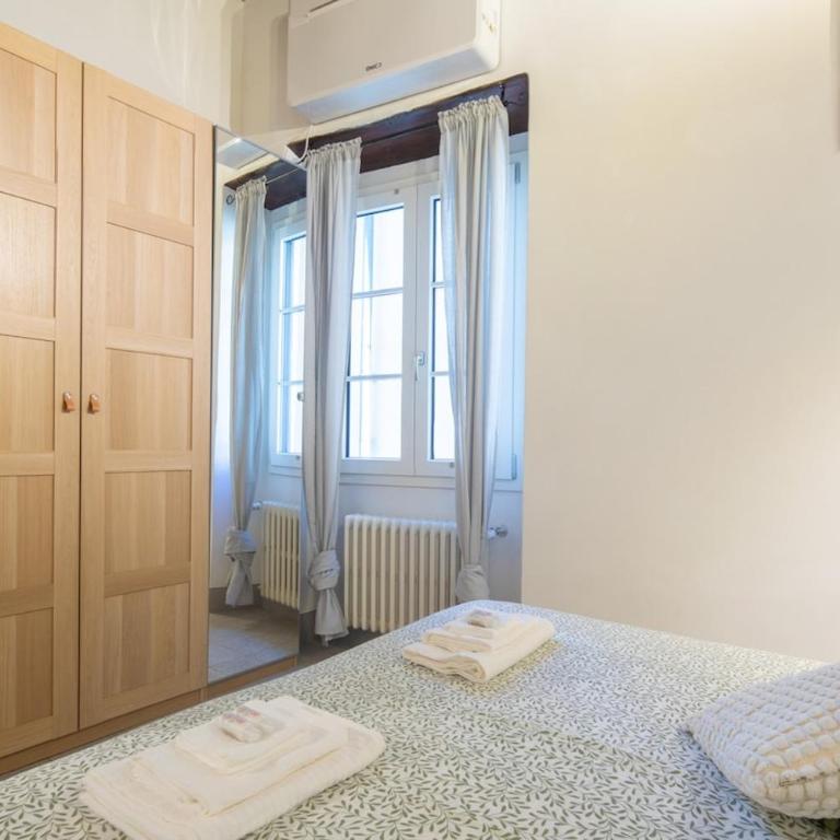 Apt in Storic Center with 10Min Walk to Duomo & Uffizi with 3BDR - Three-Bedroom Apartment - 12