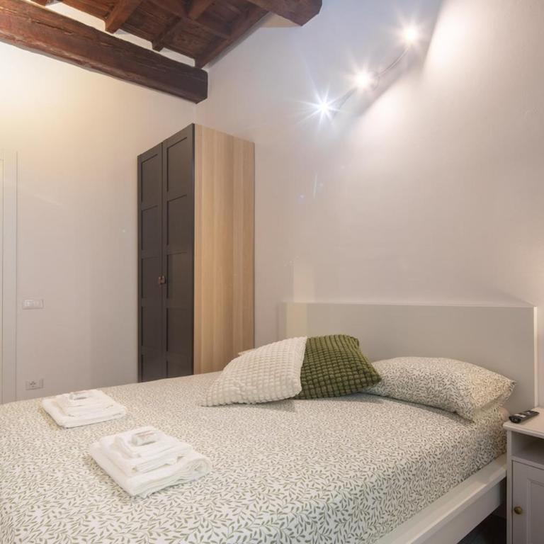 Apt in Storic Center with 10Min Walk to Duomo & Uffizi with 3BDR - Three-Bedroom Apartment - 9